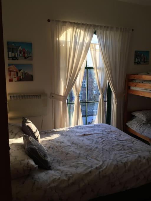 Converted Chapel Filey Floor To Ceiling Arch Window Bagian luar foto