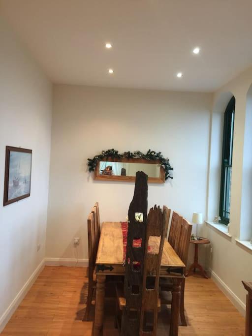 Converted Chapel Filey Floor To Ceiling Arch Window Bagian luar foto